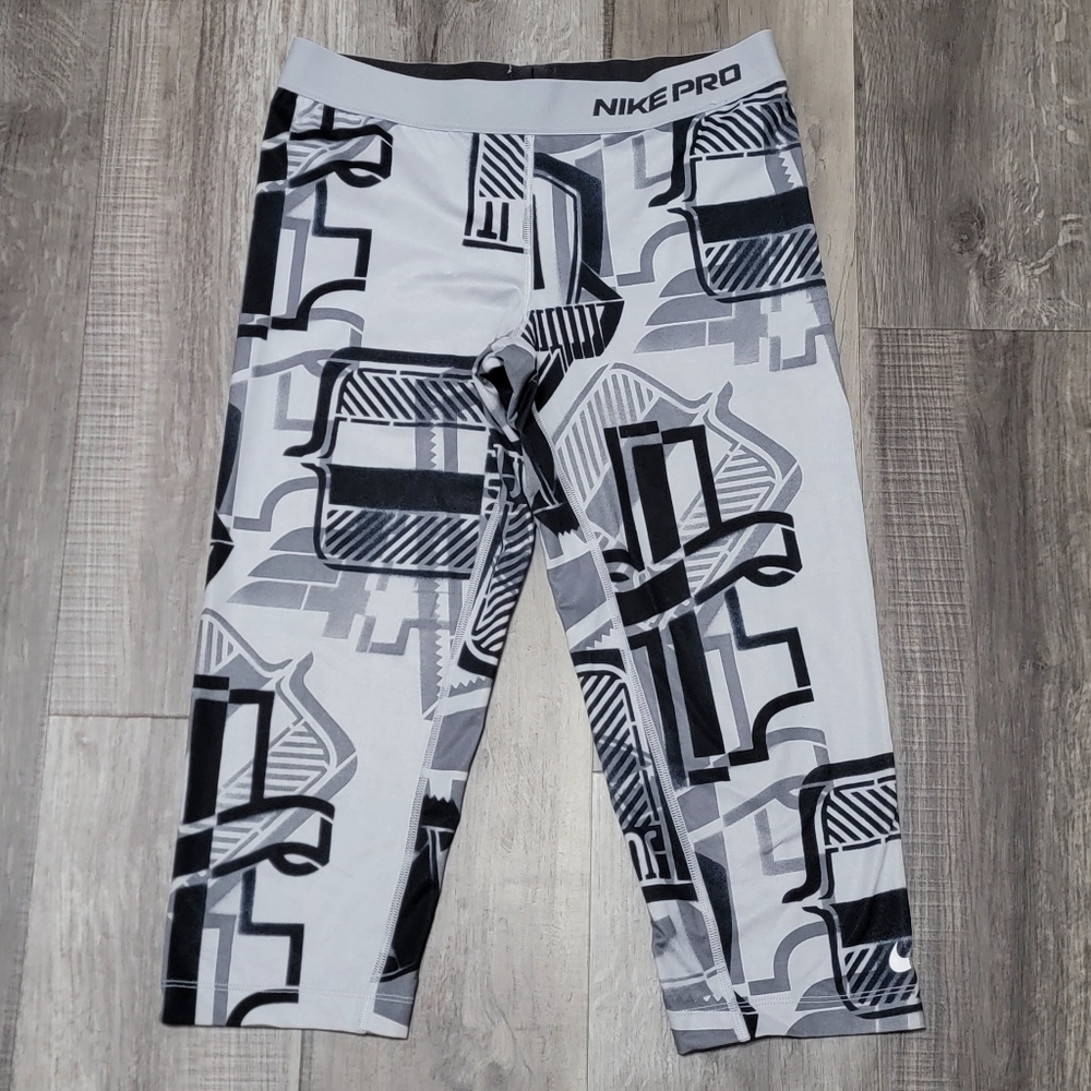 Nike Pro Gray and Black Graphic Capris